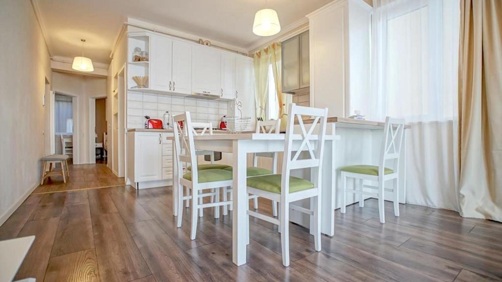 Central Maximus Apartment Brasov Ngoại thất bức ảnh