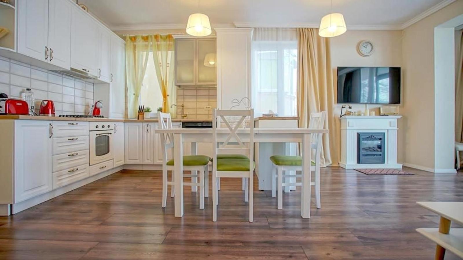 Central Maximus Apartment Brasov Ngoại thất bức ảnh