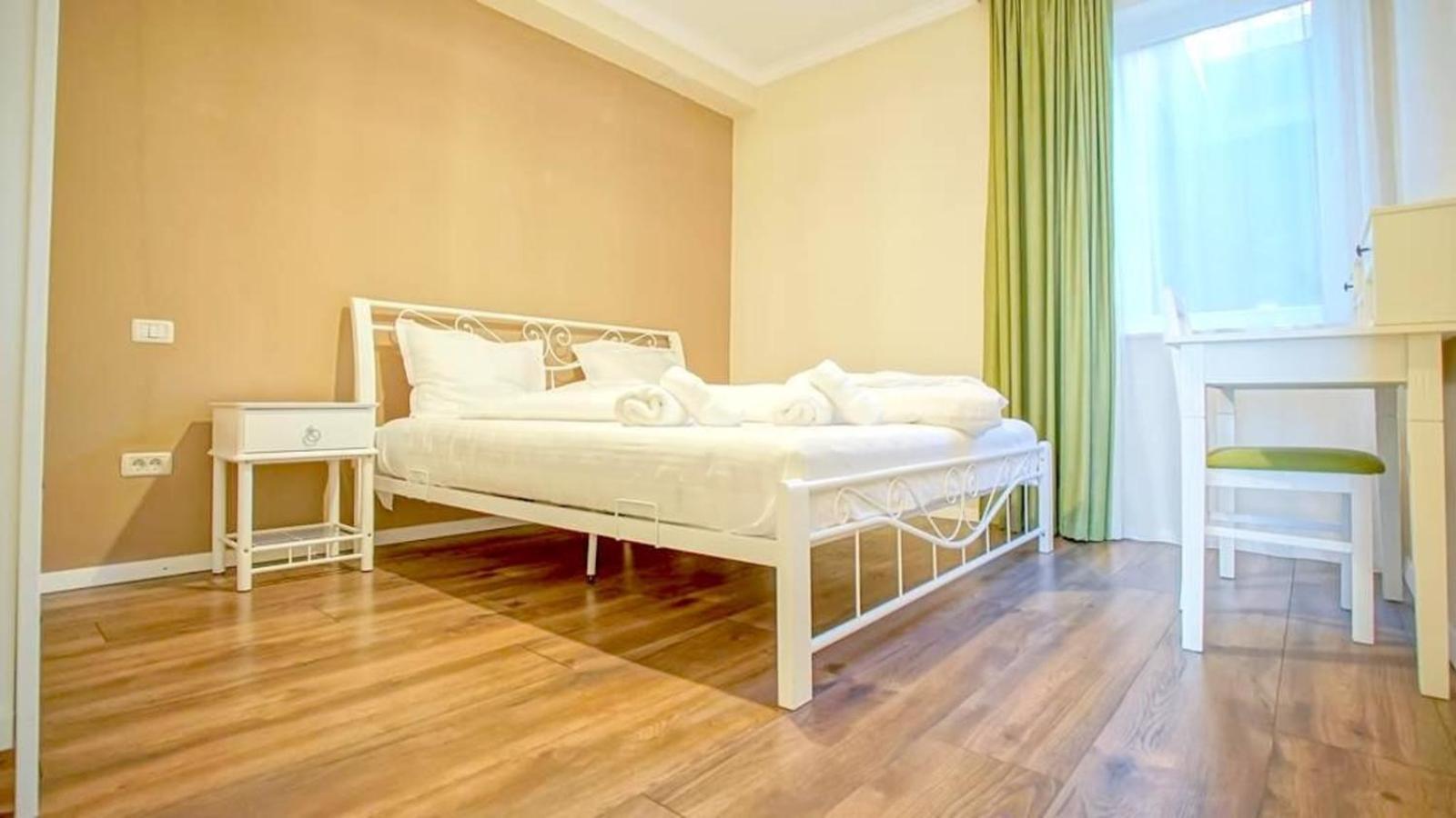 Central Maximus Apartment Brasov Ngoại thất bức ảnh