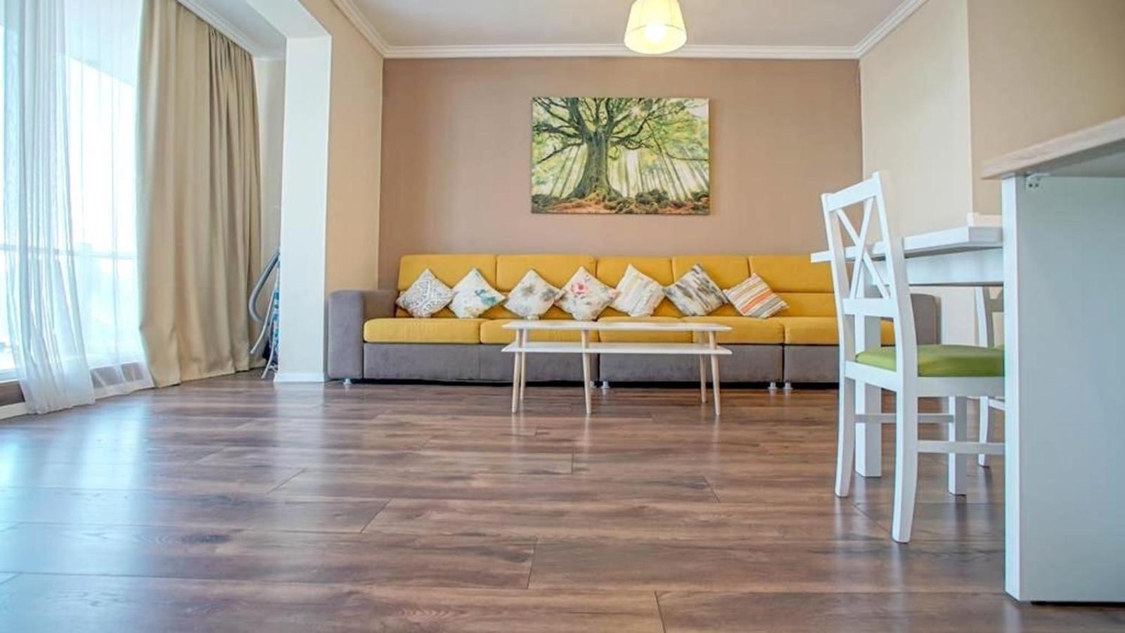 Central Maximus Apartment Brasov Ngoại thất bức ảnh