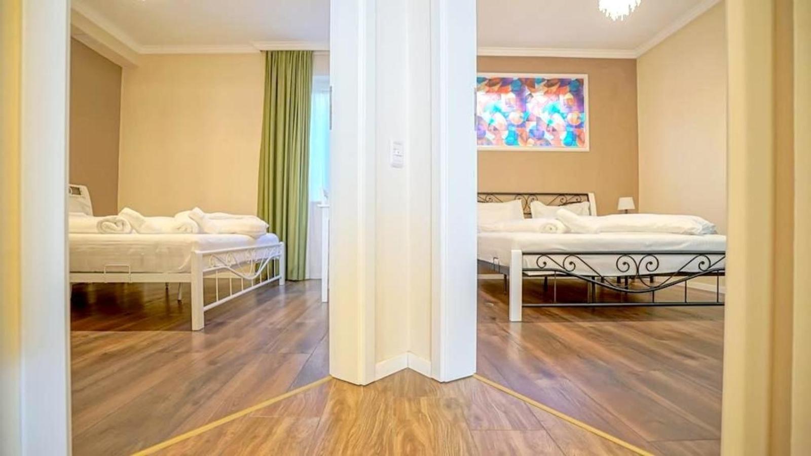 Central Maximus Apartment Brasov Ngoại thất bức ảnh