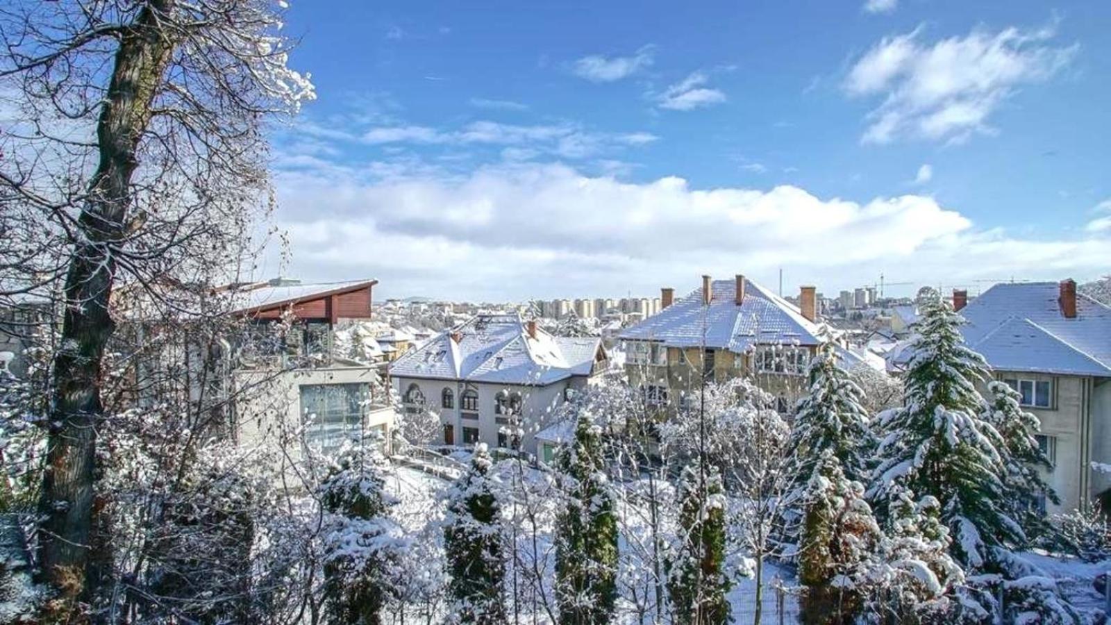 Central Maximus Apartment Brasov Ngoại thất bức ảnh