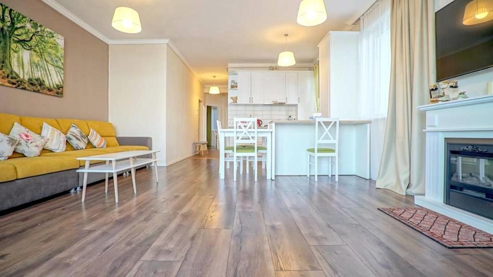 Central Maximus Apartment Brasov Ngoại thất bức ảnh
