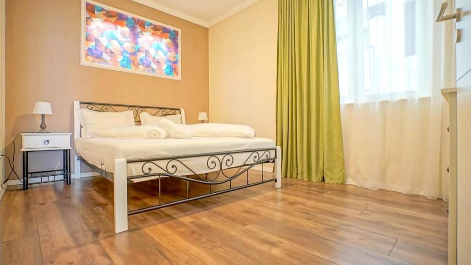 Central Maximus Apartment Brasov Ngoại thất bức ảnh