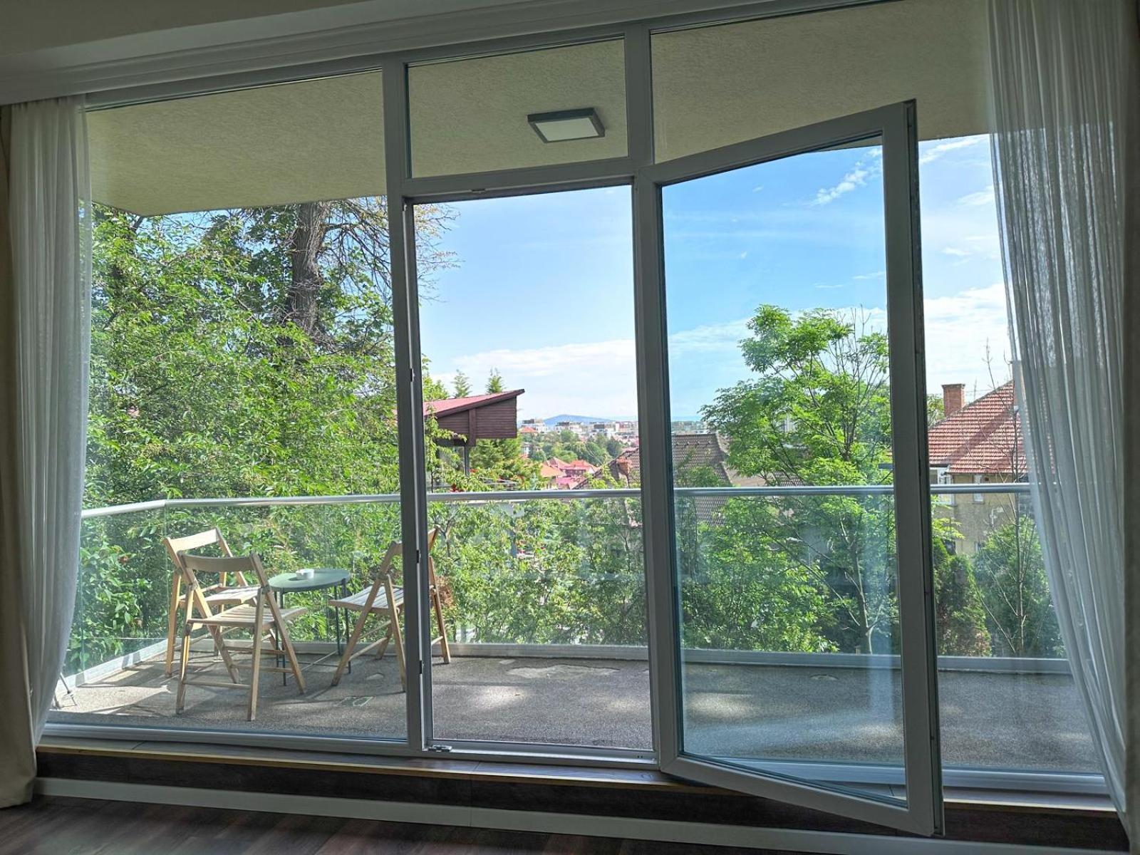 Central Maximus Apartment Brasov Ngoại thất bức ảnh